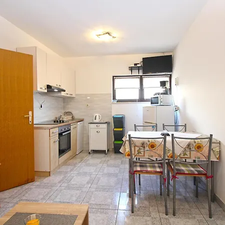 Apartment Orange 768 *