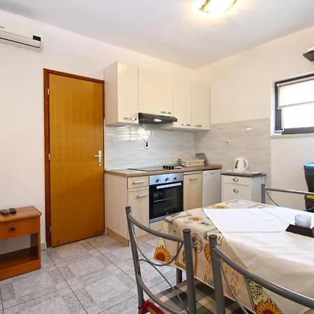 Orange 768 Apartment Fazana
