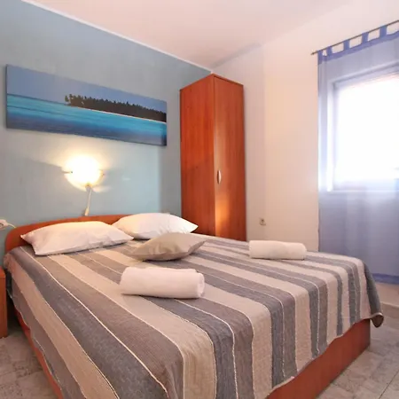 Orange 768 Apartment
