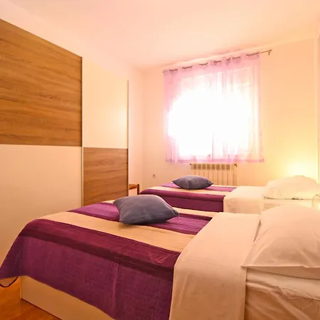 Apartment Orange 768