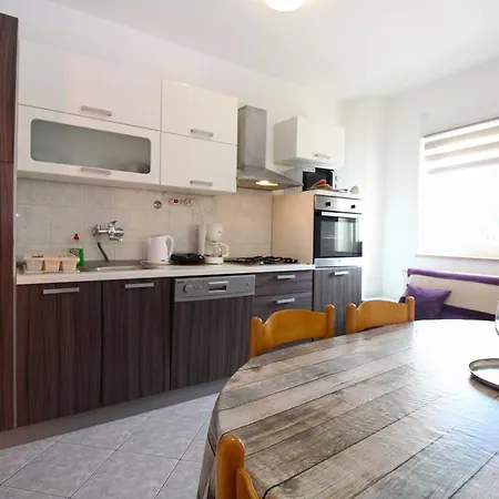 Orange 768 Apartment *