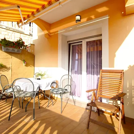 Apartment Orange 768 *
