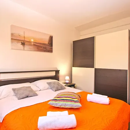 Apartament Orange 768 *