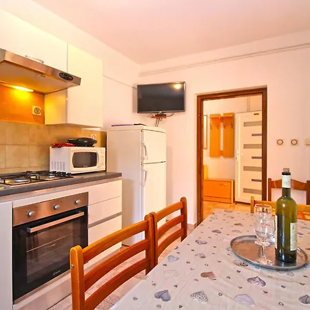 Apartment Orange 768