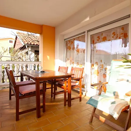 Orange 768 Apartment Fazana